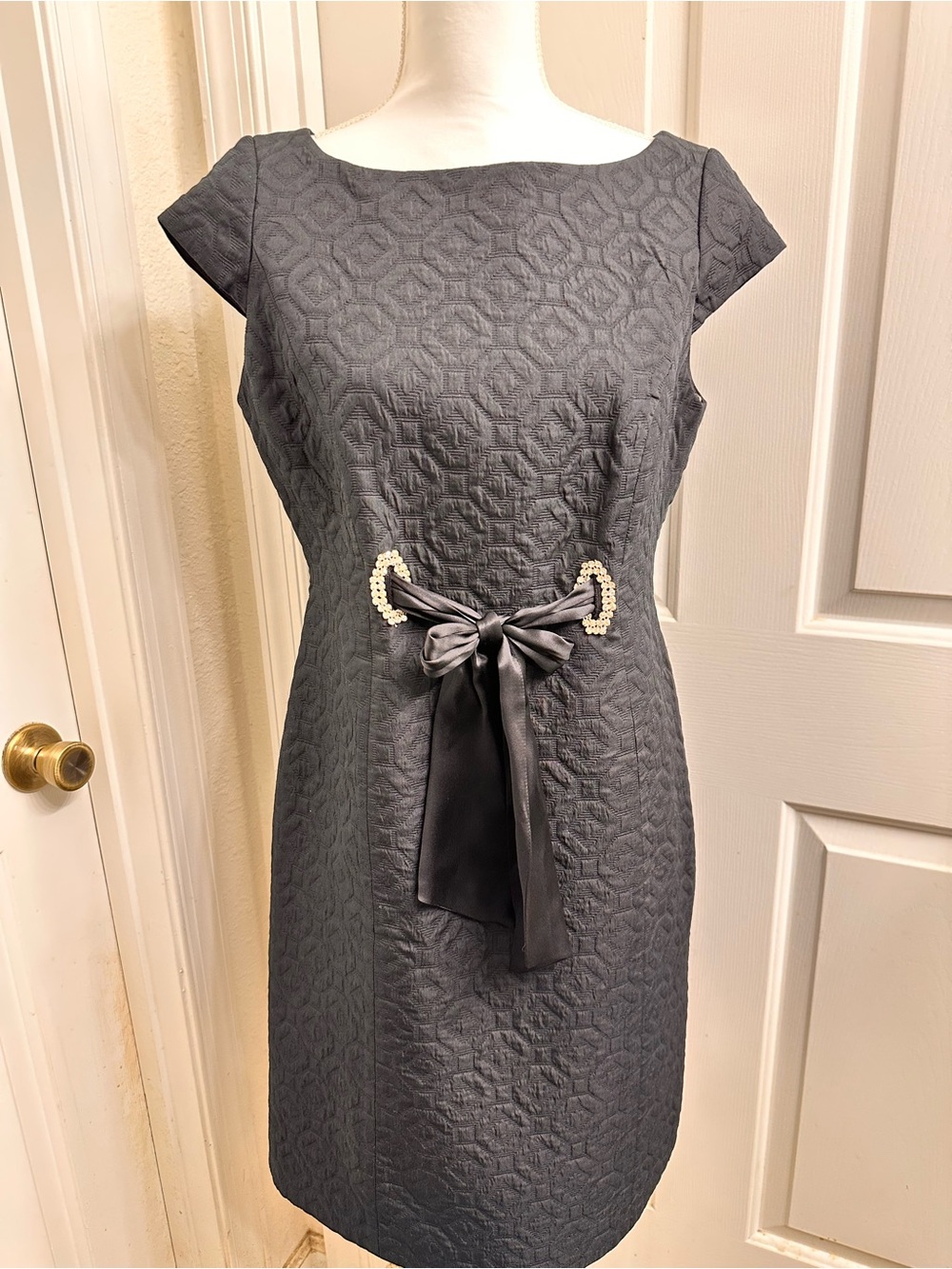 Taylor Charcoal Textured Cap Sleeve Sheath Dress with Satin Bow